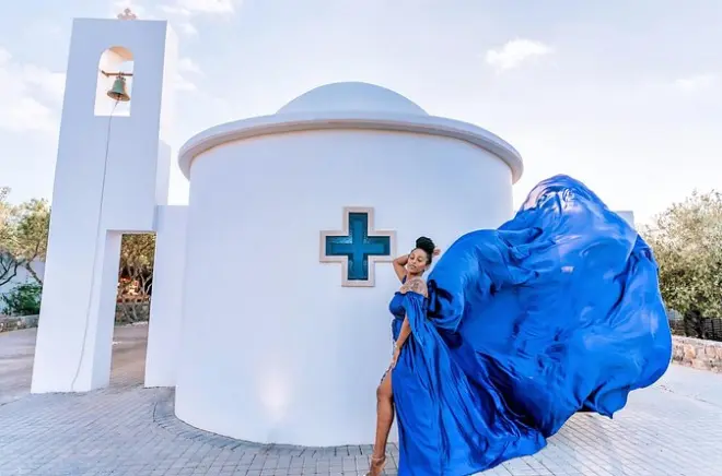 Foto com vestido voador em Creta: 20-25 imagens retocadas