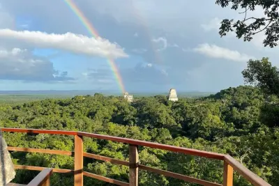 Private Tikal Tour from Flores: Temples and lunch included