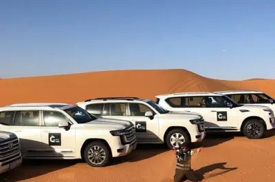 Dune rosse di Riyadh con cammello, sandboarding e dune bashing