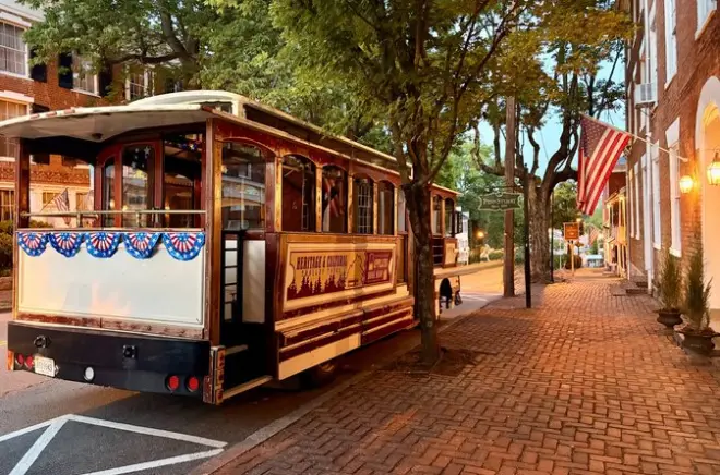 Abingdon Trolley Tour: 90-min Vintage Ride in Virginia