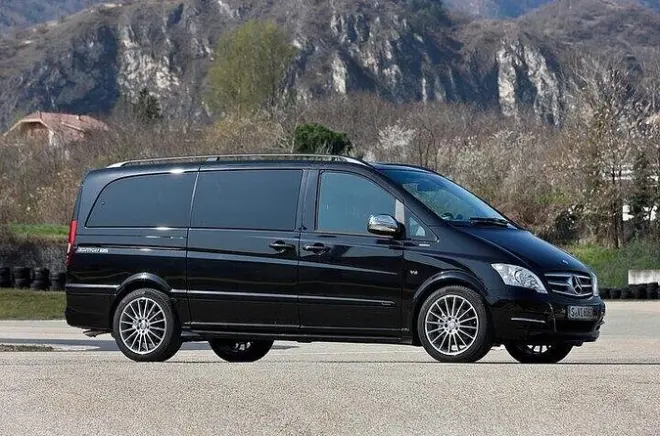 Private Transfer Lefkada Marina to Athens Airport: Luxury Vehicle