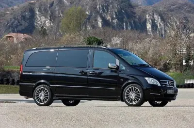 Private Transfer Lefkada Marina to Athens Airport: Luxury Vehicle