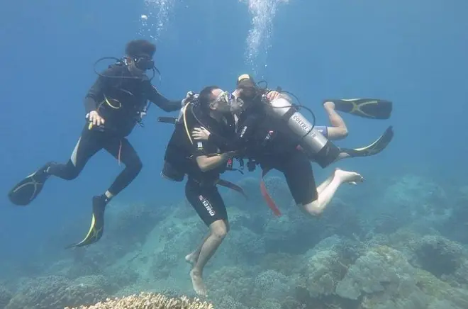 Immersioni nella baia di Nha Trang: Primo tuffo o certificati