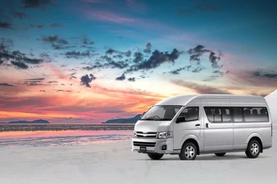 Phuket flughafentransfer ohne stress: geteilter shuttle mit fahrer, klimaanlage und gepäckhilfe direkt zu deinem hotel. jetzt buchen!