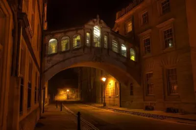 Oxford private pub and city evening walking tour