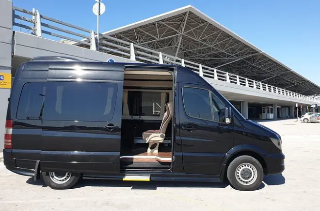 Trasferimento privato da aeroporto di Salonicco a Sani