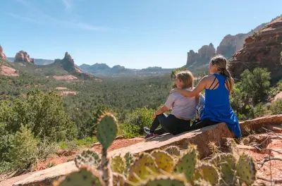 Sedona hiking tour with local guide: Cathedral Rock and Oak Creek