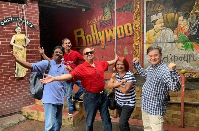 Bollywood Tour Mumbai: 3-Hour Studio Experience with Dance Show