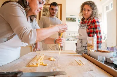 À Maranello, apprenez à faire deux types de pâtes et tiramisu