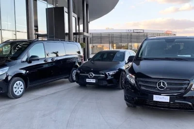 Ankunft oder abreise in marrakesch? genieße einen privaten flughafentransfer mit abholung direkt am hotel oder riad. komfortabel und stressfrei buchen.