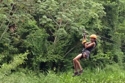 Ziplining und Höhlen-Tubing ab Belize City