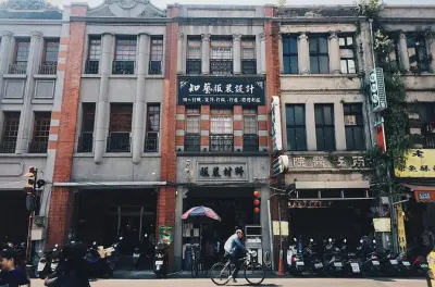 Longshan Temple & Dadaocheng Walking Tour: Private History