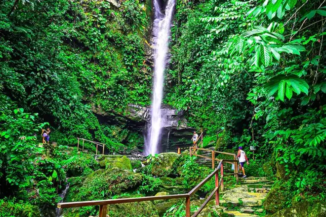 Cachoeira Ahuashiyacu: Nade na piscina natural em Tarapoto