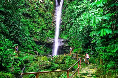 Cascata Ahuashiyacu: Bagno nella piscina naturale, Tarapoto