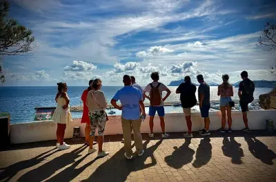 Marina Alta wine walk with historian guide in Alicante