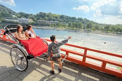 Rickshaw Tour of Uji: Traditional Bridge & Shrine Views