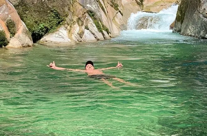 2-Day Amazon Expedition: Caves and Crystal Lagoons