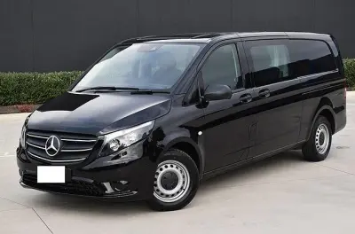 De l'aéroport de Bologne à Modène ou Vérone en minivan privé
