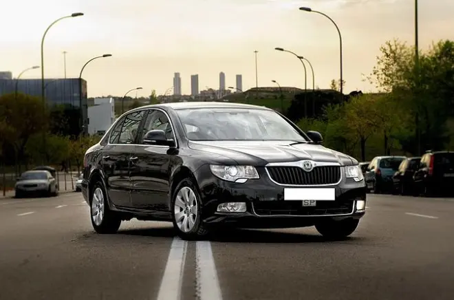 Carro privado de Madrid a Toledo com ida e volta incluídas