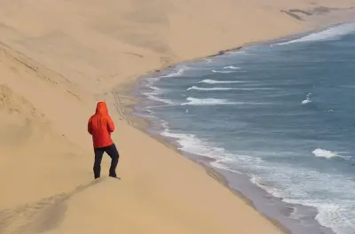 Tour a Sandwich Harbour da Walvis Bay: Deserto e laguna in 4x4