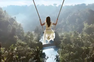 Bali Swing e tramonto a Uluwatu: Giornata privata con cena