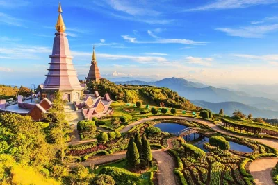 Entdecke doi inthanon ab chiang mai mit wasserfällen, kaffee der bergvölker und bergpfaden. inkl. hoteltransfer, mittagessen und sympathischem guide.