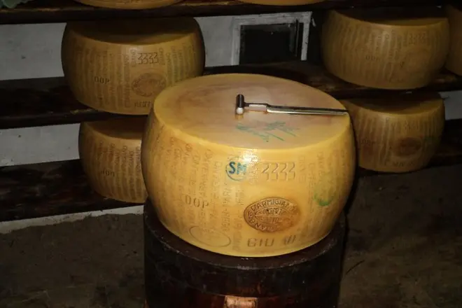 A Parma: Degustazioni di formaggio, aceto balsamico e prosciutto