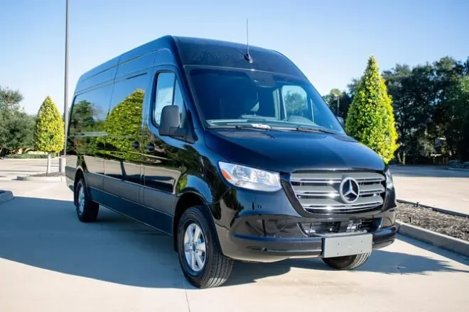 Privater Transfer: Flughafen Bergen zum Stadtzentrum per Minibus