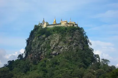 Monte Popa a partir de Bagan: Tour privado com vilarejos rurais