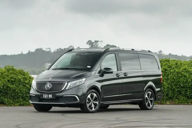 Privater Minivan-Transfer vom Flughafen Bergen in die Stadt