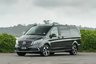 Transfer von Bergen zum Flughafen: Privater Minivan, 25 Minuten