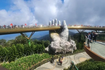 Umgehen sie die menschenmassen an der golden bridge mit einer frühen abholung, seilbahnfahrt, dem französischen dorf und mittagessen. private tour ab da nang oder hoi an.