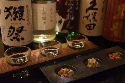 Degustación de sake en Shinjuku: Elige 3 tipos de sake y 3 bocados