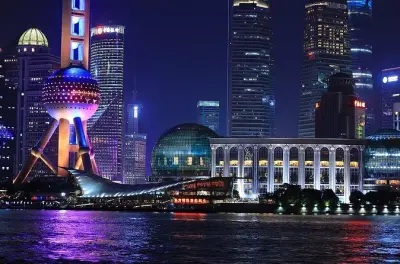 Abendessen mit Thai-Küche und Huangpu-Flussfahrt in Shanghai