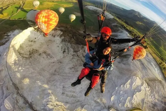 Parasailing in Pamukkale: Tandem flight with instructor