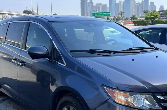 Traslado privado de Muscat a Abu Dhabi: Viagem de 5 horas