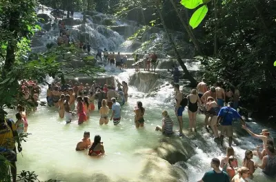 Blue Hole e Dunn's River Falls: Tour combo saindo de Montego Bay
