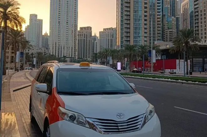 Da Muscat a Dubai in 4 ore con autista privato garantito