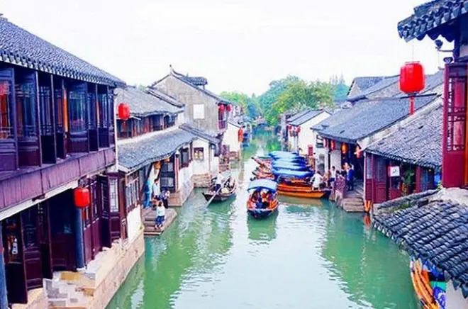 Transfer von Suzhou nach Shanghai mit Halt in Zhouzhuang Wasserstadt