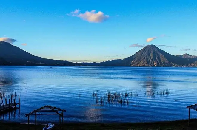 Lago Atitlán saindo do porto Quetzal: Vilarejos maias e vulcões