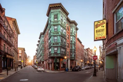 Scopri il north end di boston con un gioco a tema mafia, esplorando storie nascoste al tuo ritmo. accesso all’app incluso—prenota subito.