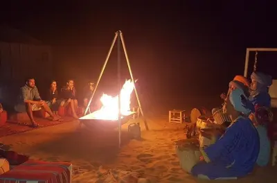 Tour notturno nel deserto di Merzouga: Cammellata e campo berbero