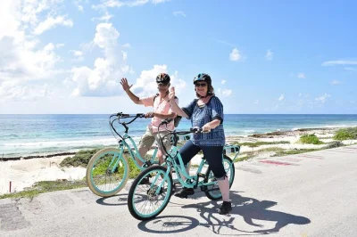 Scopri la selvaggia costa est di cozumel in e-bike con guida locale, gusta un pranzo messicano al san martin beach club e approfitta del servizio di pick-up. prenota ora!
