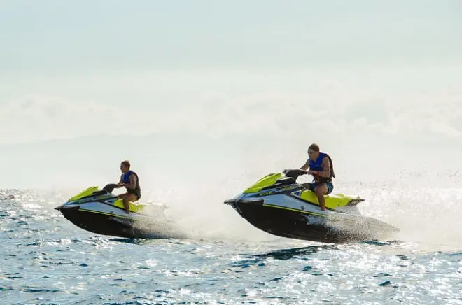 Parasailing a Tenerife: 40 minuti di jet ski e 10 minuti di volo