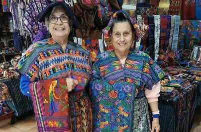 Pueblos cerca de Antigua: Tejido, chocolate y artesanías locales