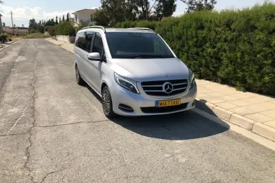 Táxi privado para 6 do centro de Nicósia ao aeroporto de Larnaca
