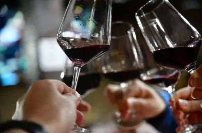 Degustación de vino en Veliko Tarnovo: 3 vinos búlgaros + aperitivos