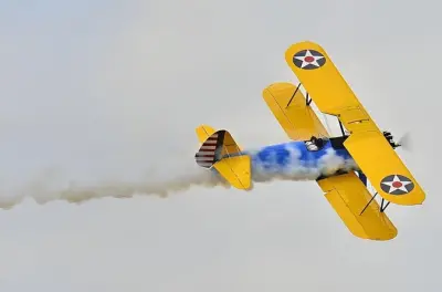 Port Aransas: Offenes Cockpit im Stearman-Biplan von 1943 fliegen