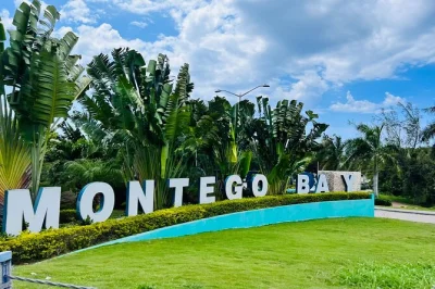 Montego bay: privater flughafentransfer mit kaltem red stripe, kostenlosem wlan und persönlichem fahrer. jetzt bequem und stressfrei buchen.
