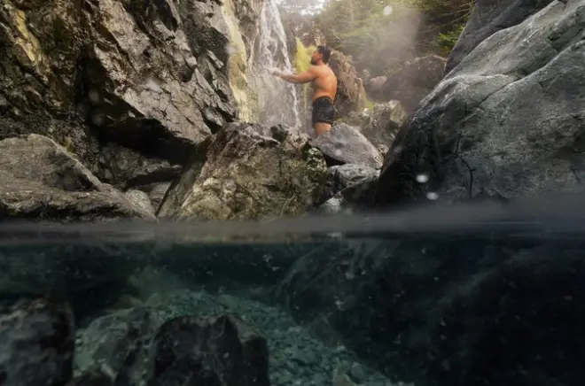 Hot Springs Cove ab Tofino: Bootsfahrt & natürliche Thermalquellen
